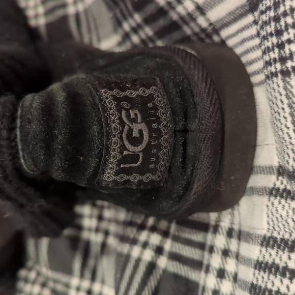 Black UGG Knit Cardigan Boots - Picture 5 of 5